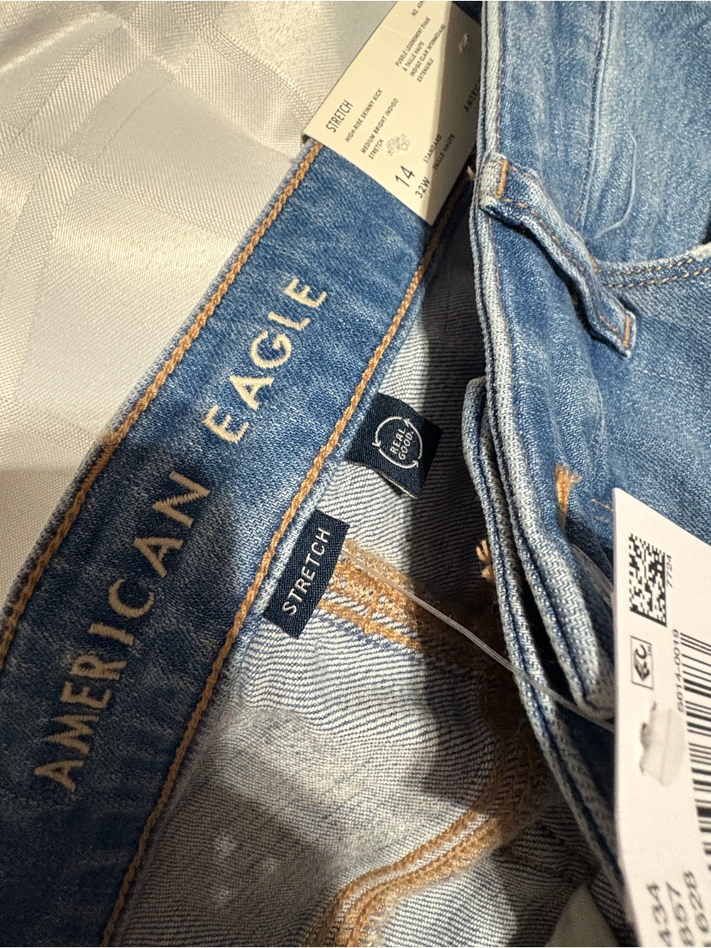 Woman’s American Eagle Outfitters Jeans, High-Rise - Picture 9 of 14